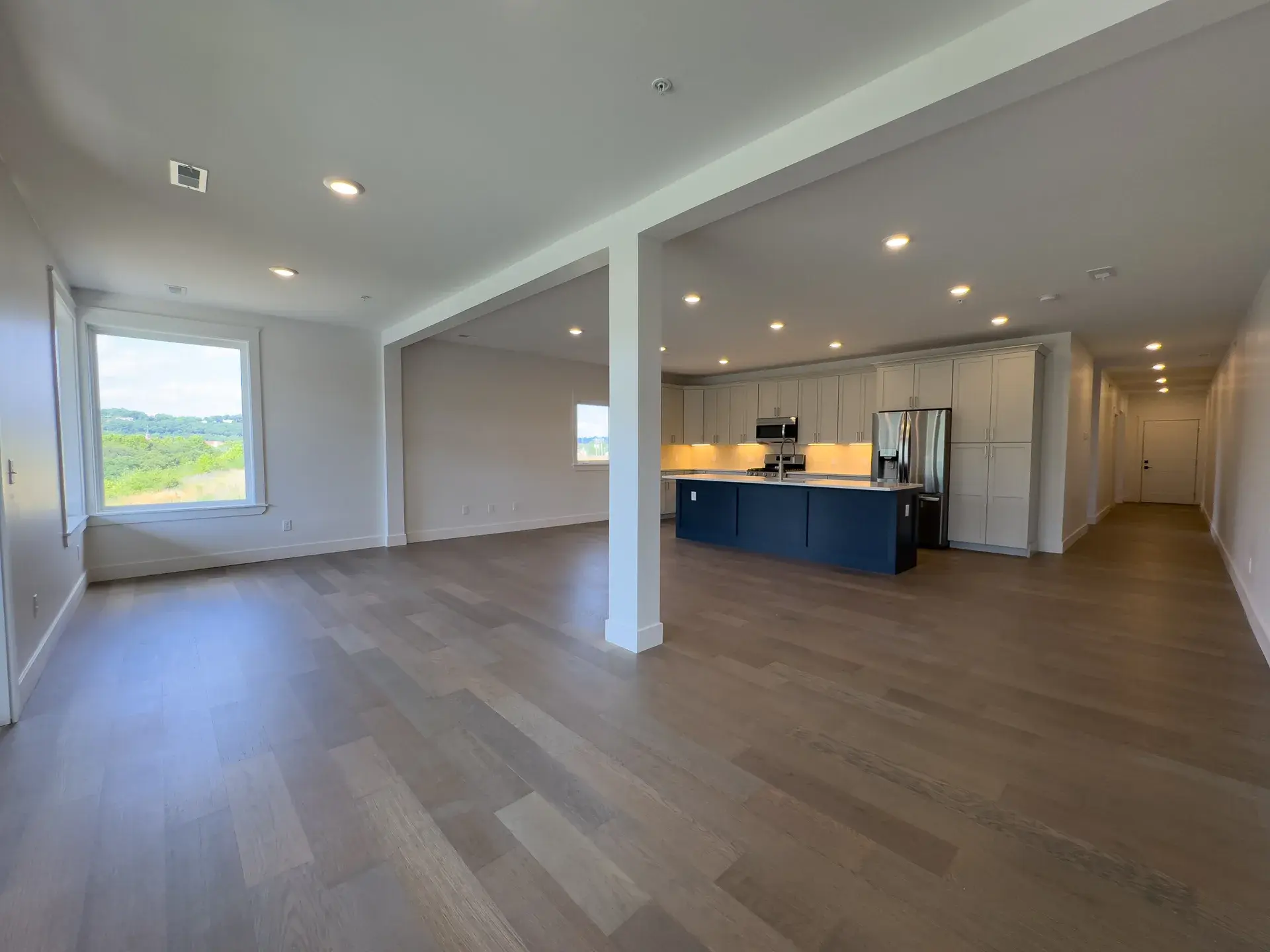 617 Manhattan Blvd #204